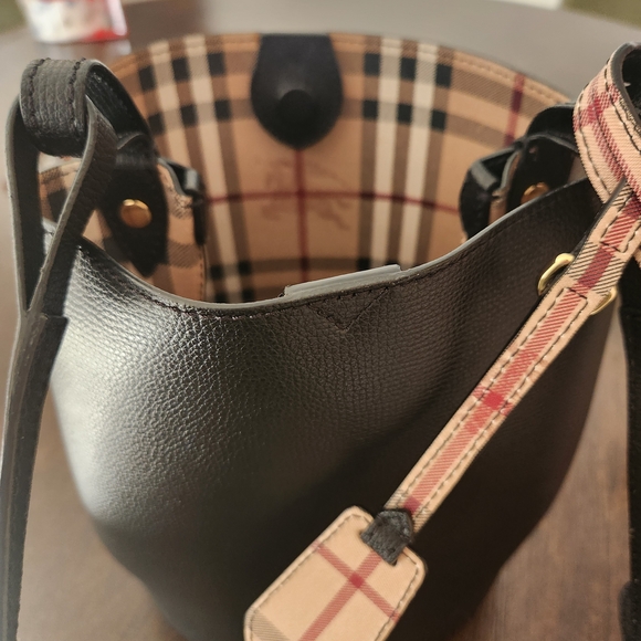 Burberry Black Leather Shoulder Bag Reversable - Picture 3 of 9